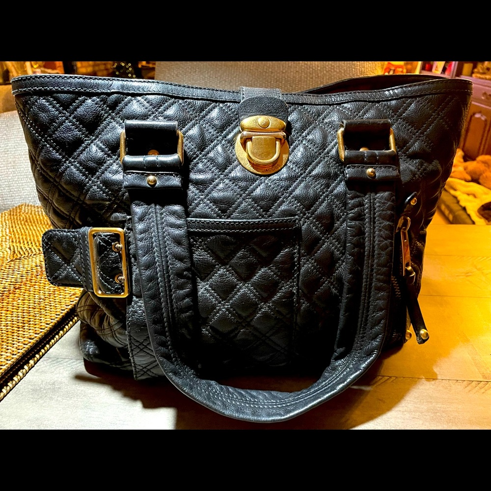 Authentic Mark Jacobs black quilted leather tote/ shoulder bag.